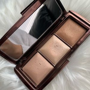 Hourglass ambient lighting pallet